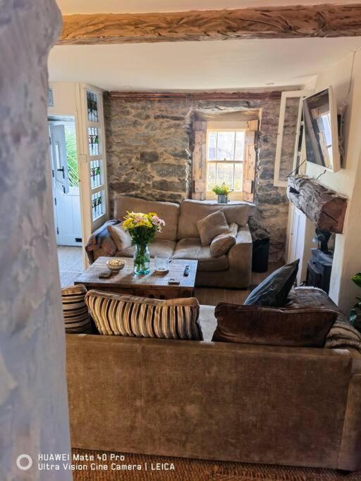 Brynglas Cottage With Hot Tub, Anglesey. Llanfachraeth エクステリア 写真