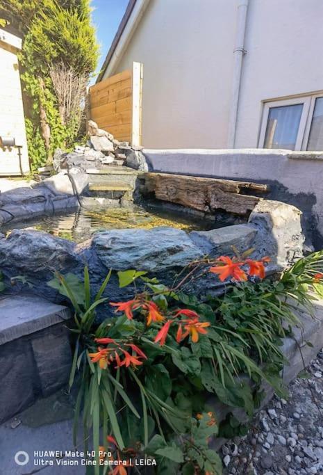 Brynglas Cottage With Hot Tub, Anglesey. Llanfachraeth エクステリア 写真