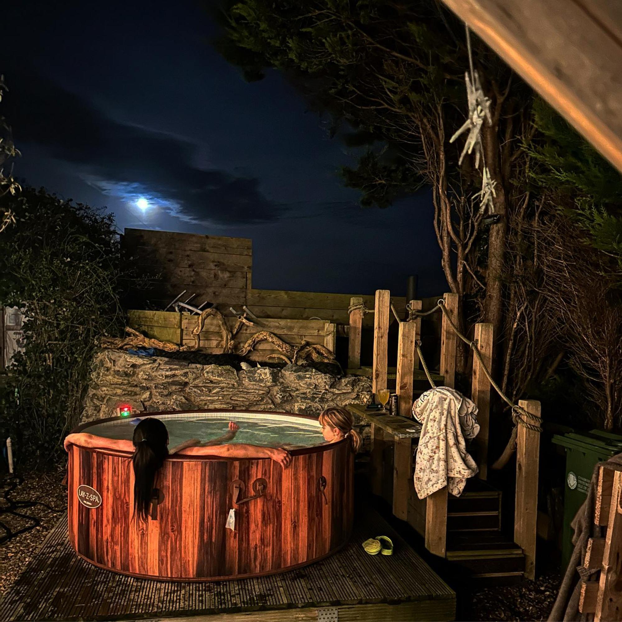 Brynglas Cottage With Hot Tub, Anglesey. Llanfachraeth エクステリア 写真